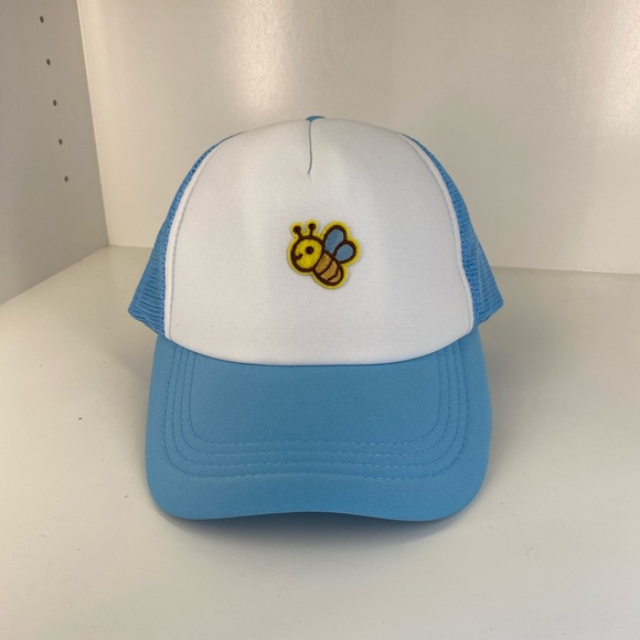 Light blue bumble bee trucker hat - Picture 1 of 8